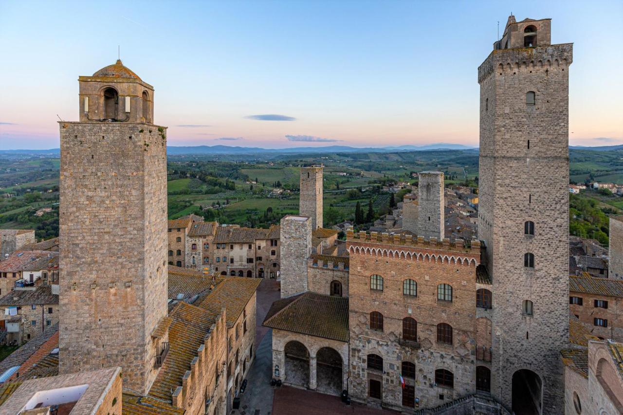 Torre Salvucci Maggiore Medieval Tower Experience 圣吉米纳诺 外观 照片